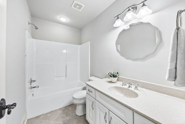 569 Pond Apple Rd, Clarksville, TN 37043