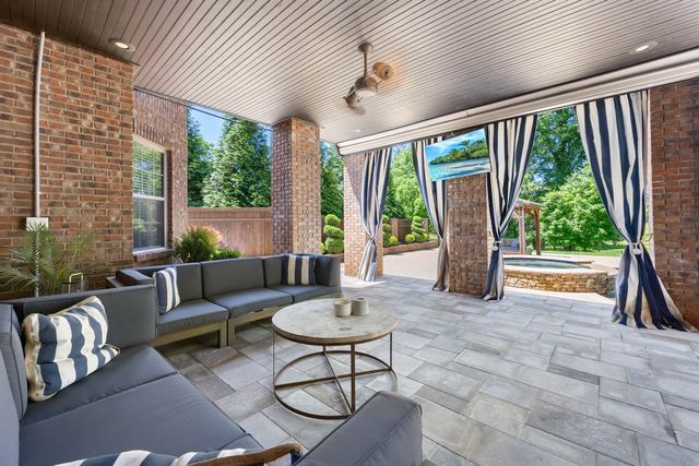 569 Pond Apple Rd, Clarksville, TN 37043