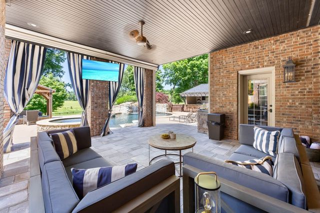 569 Pond Apple Rd, Clarksville, TN 37043