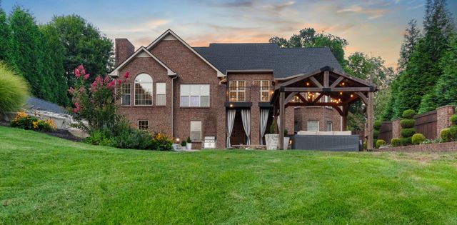 569 Pond Apple Rd, Clarksville, TN 37043