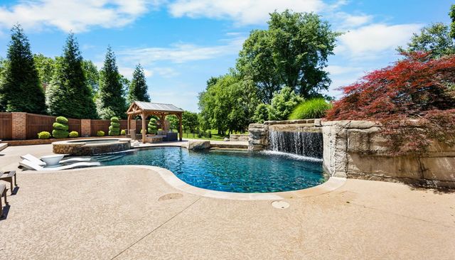 569 Pond Apple Rd, Clarksville, TN 37043