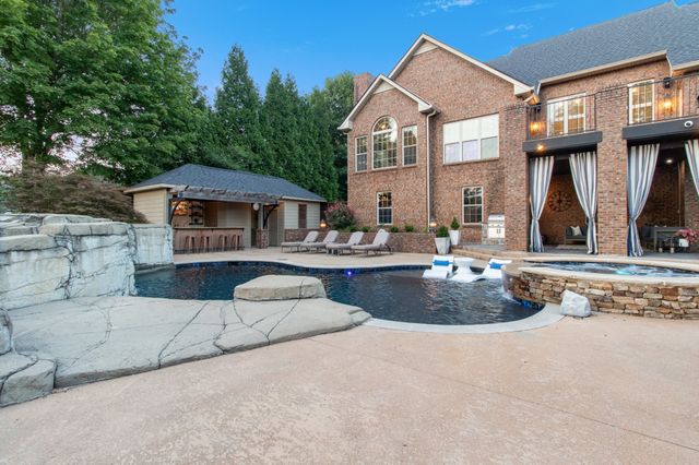 569 Pond Apple Rd, Clarksville, TN 37043