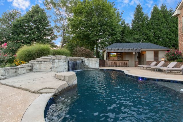 569 Pond Apple Rd, Clarksville, TN 37043