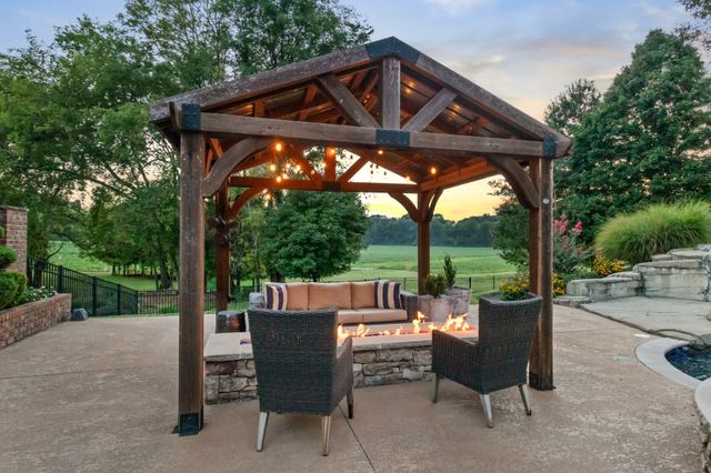 569 Pond Apple Rd, Clarksville, TN 37043