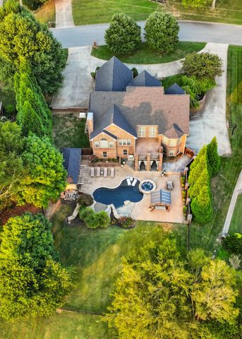 569 Pond Apple Rd, Clarksville, TN 37043