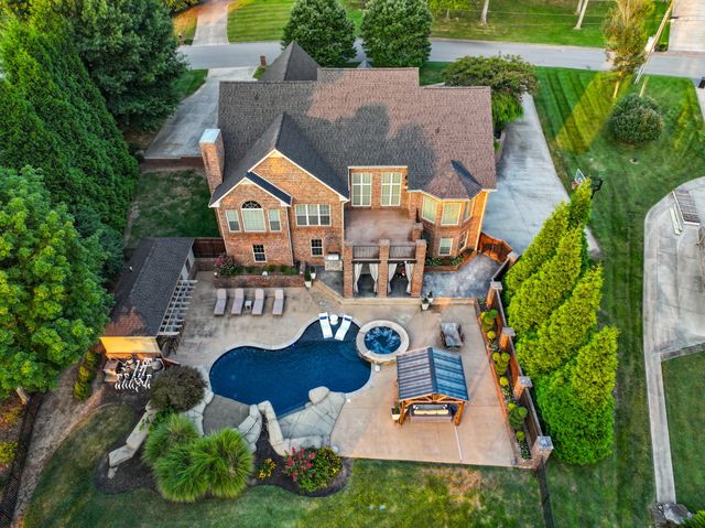 569 Pond Apple Rd, Clarksville, TN 37043