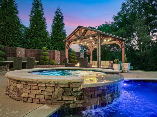 569 Pond Apple Rd, Clarksville, TN 37043