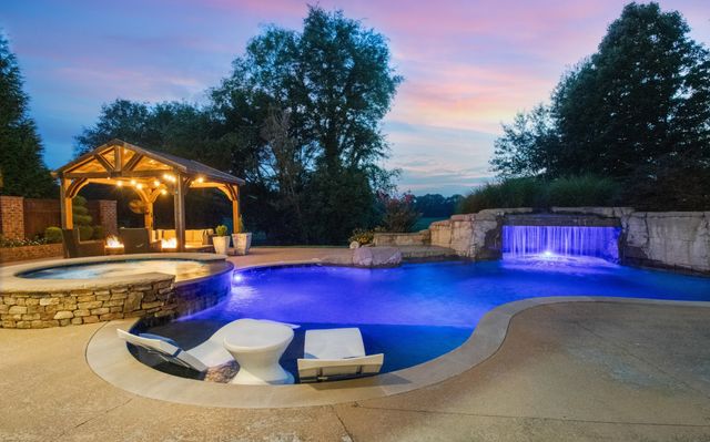 569 Pond Apple Rd, Clarksville, TN 37043