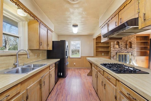 504 Rickey Canyon Avenue, Desoto, TX 75115