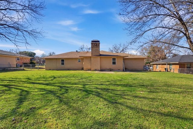 504 Rickey Canyon Avenue, Desoto, TX 75115