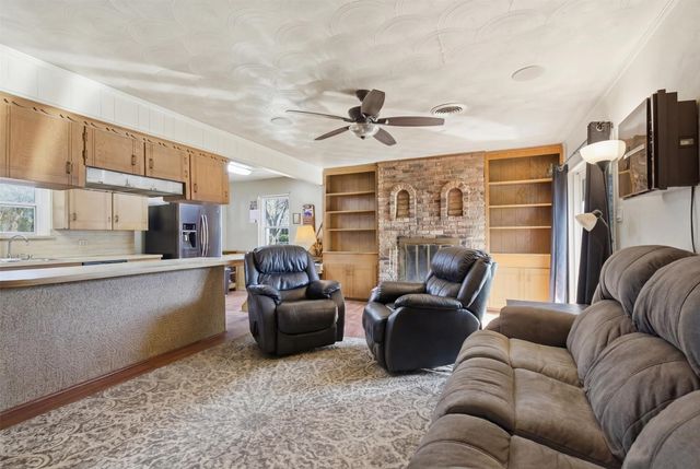 504 Rickey Canyon Avenue, Desoto, TX 75115