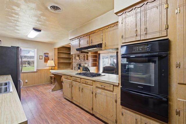 504 Rickey Canyon Avenue, Desoto, TX 75115