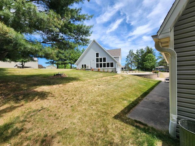 N1465 W SPENCER LAKE ROAD, Waupaca, WI 54981