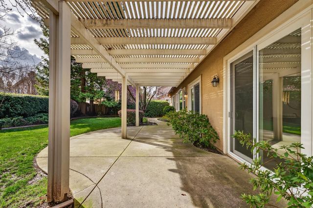 1549 Northpark Dr, Roseville, CA 95747