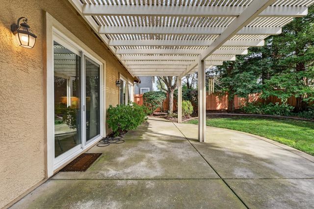 1549 Northpark Dr, Roseville, CA 95747