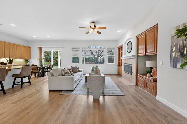 1549 Northpark Dr, Roseville, CA 95747