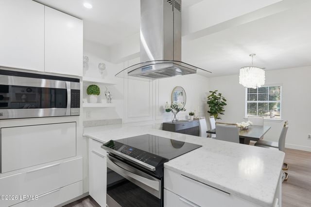 7 Lakeside Drive, Bluffton, SC 29910