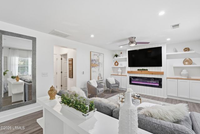 7 Lakeside Drive, Bluffton, SC 29910