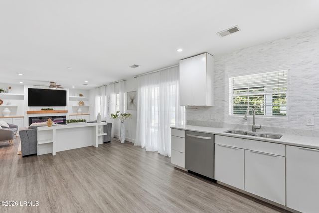 7 Lakeside Drive, Bluffton, SC 29910