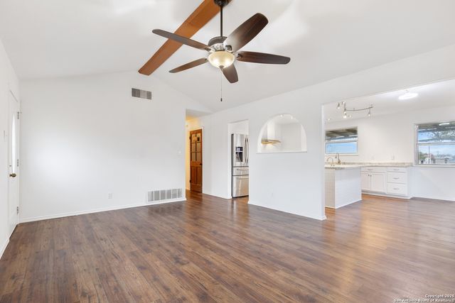 1102 Berlin St, Castroville, TX 78009