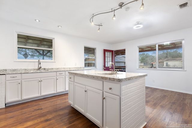 1102 Berlin St, Castroville, TX 78009