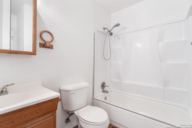 1102 Berlin St, Castroville, TX 78009