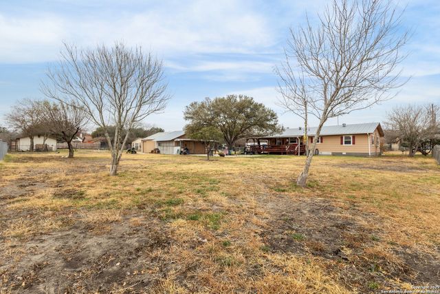 1102 Berlin St, Castroville, TX 78009