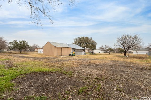 1102 Berlin St, Castroville, TX 78009