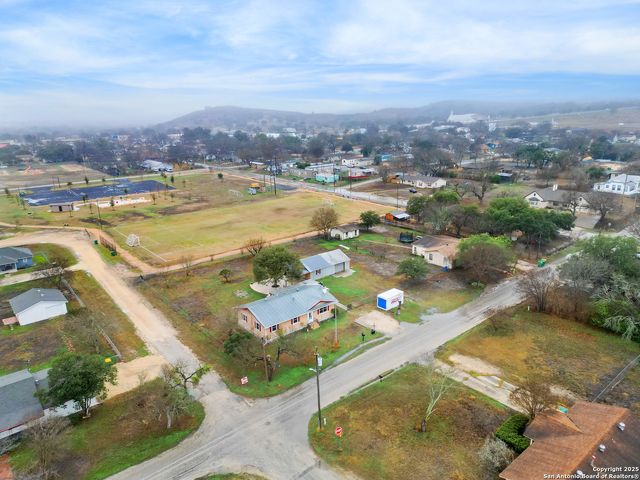 1102 Berlin St, Castroville, TX 78009