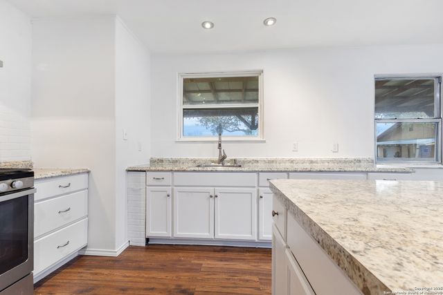 1102 Berlin St, Castroville, TX 78009