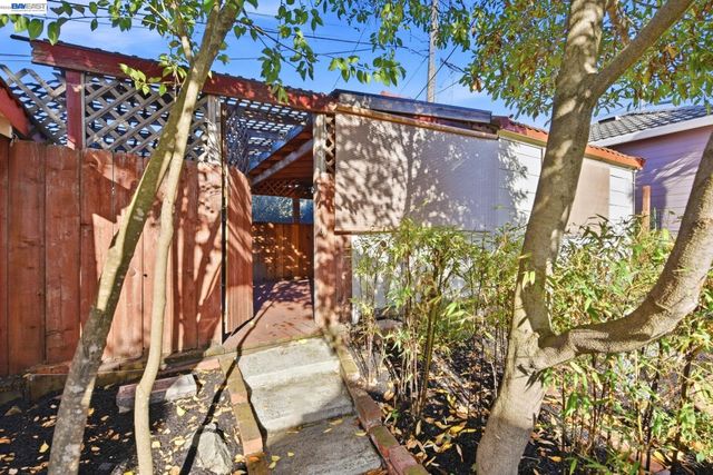 1384 Graff Avenue, San Leandro, CA 94577