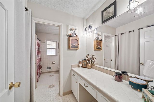 6189 IVANHOE RD, Bartlett, TN 38134