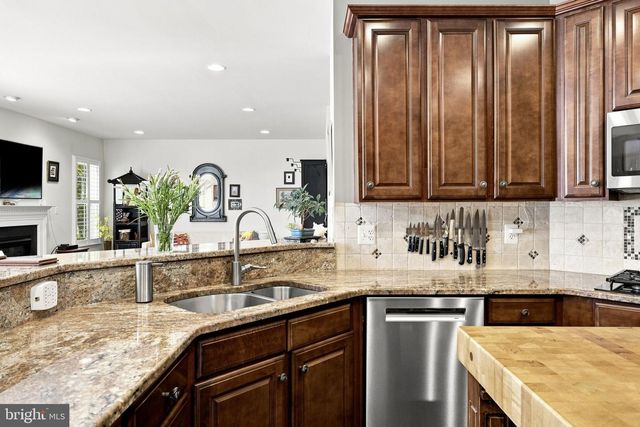 1114 INNIS DR, Fredericksburg, VA 22401