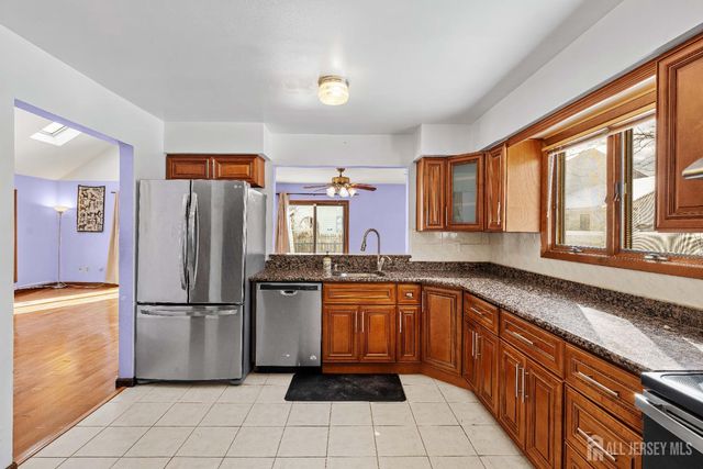 18 Erik Drive, North Brunswick, NJ 08902