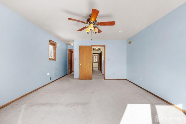 18 Erik Drive, North Brunswick, NJ 08902