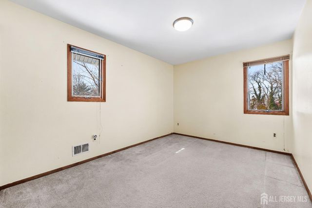 18 Erik Drive, North Brunswick, NJ 08902