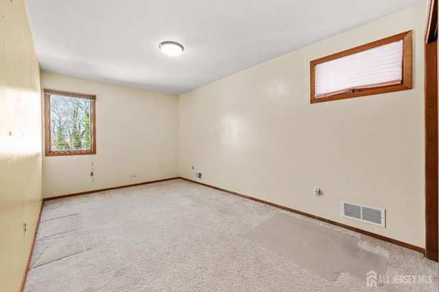 18 Erik Drive, North Brunswick, NJ 08902