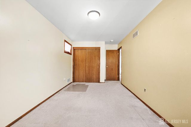 18 Erik Drive, North Brunswick, NJ 08902