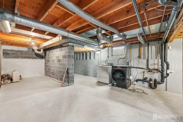 18 Erik Drive, North Brunswick, NJ 08902