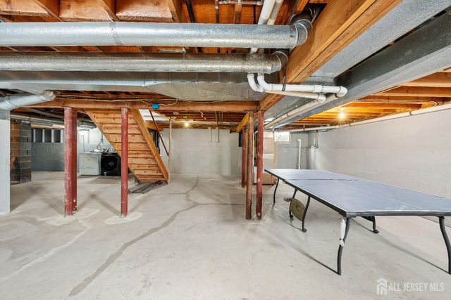 18 Erik Drive, North Brunswick, NJ 08902