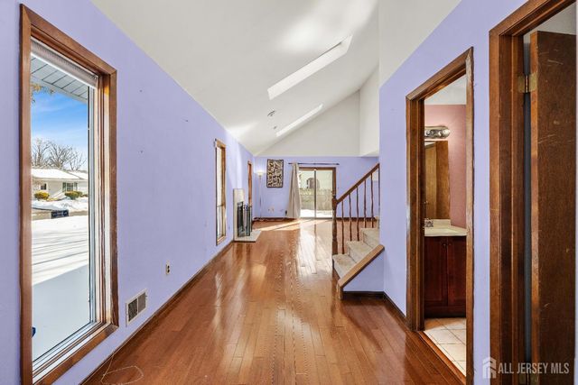 18 Erik Drive, North Brunswick, NJ 08902