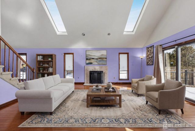 18 Erik Drive, North Brunswick, NJ 08902