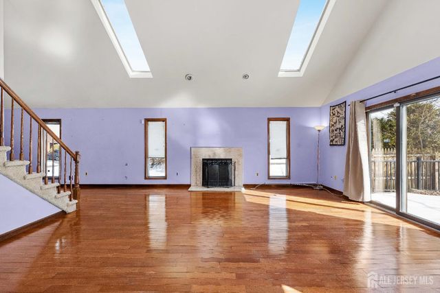 18 Erik Drive, North Brunswick, NJ 08902