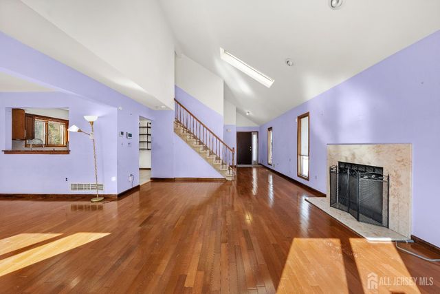 18 Erik Drive, North Brunswick, NJ 08902