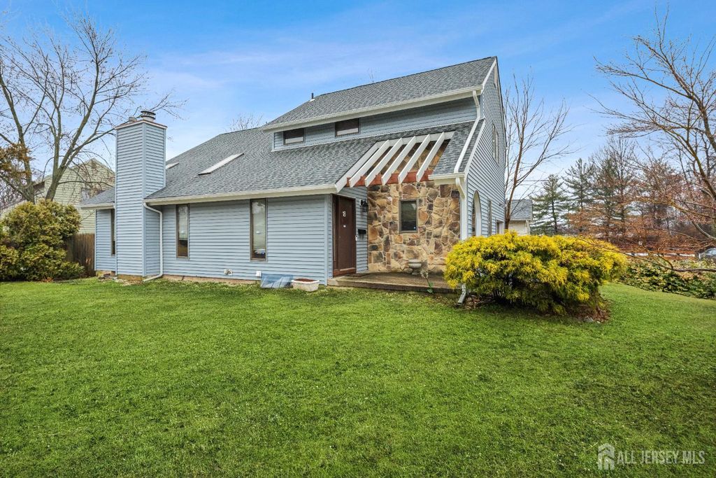 18 Erik Drive, North Brunswick, NJ 08902