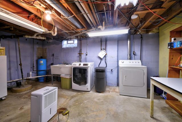 1904 Chestnut STREET, West Bend, WI 53095