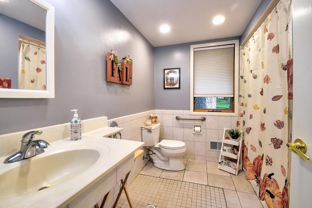 1904 Chestnut STREET, West Bend, WI 53095