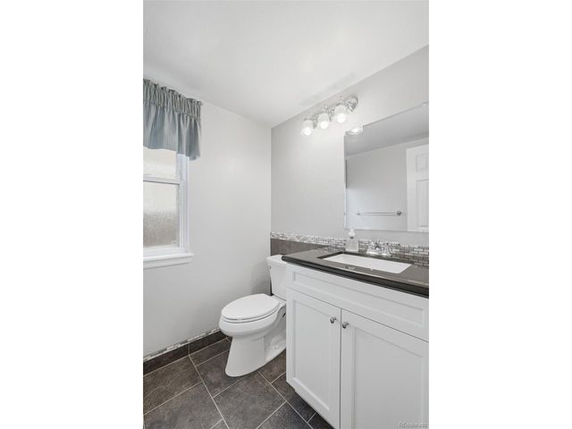 2490 W Kettle Ave, Littleton, CO 80120