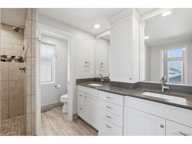 2490 W Kettle Ave, Littleton, CO 80120