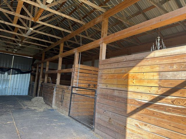 654 County Rd 21, Headland, AL 36345